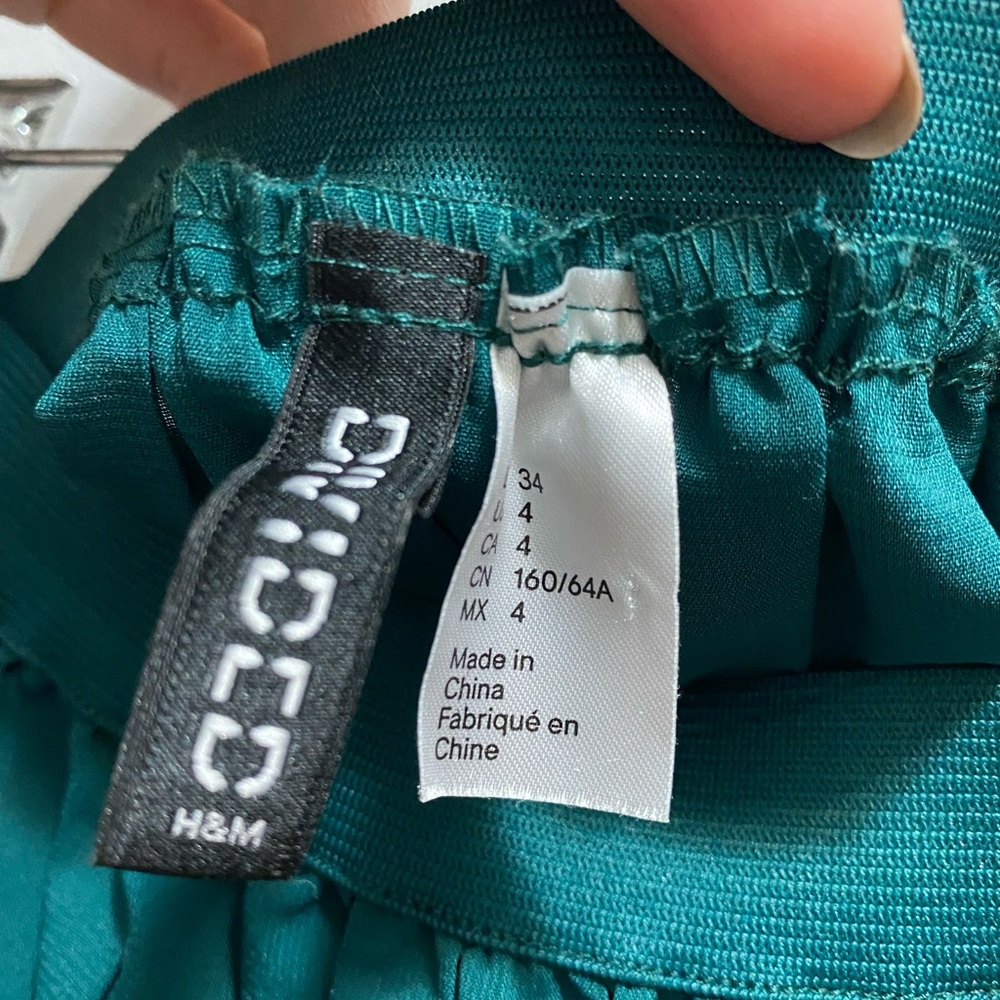 H&M SKIRT - Picture 2 of 2